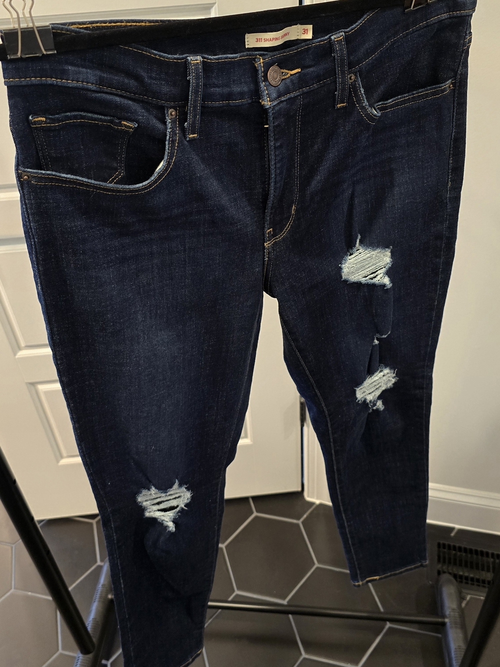 Levi's - Women's Dark Wash Distressed Skinny Jeans - 31